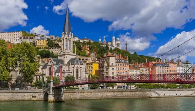 Can You Smoke Weed in Public in lyon?
