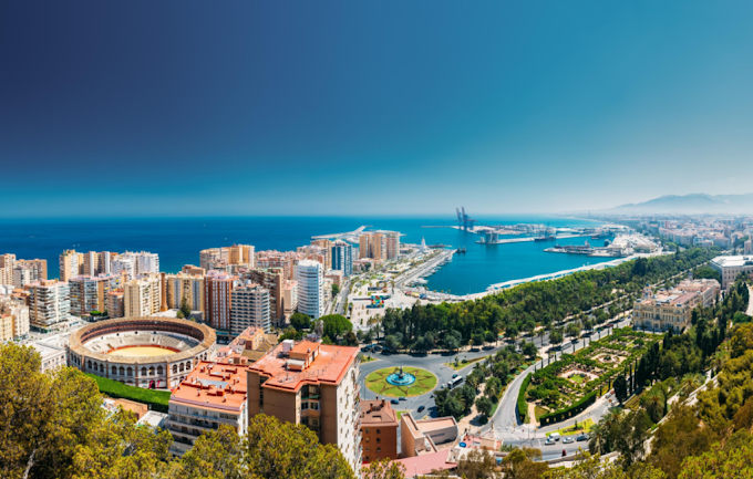 Cannabis and Nightlife in Málaga: Laws, Clubs & Tourist Guide 2026